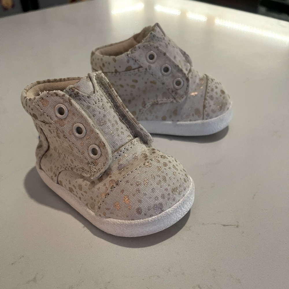 Tom’s New Born Size 3 boots